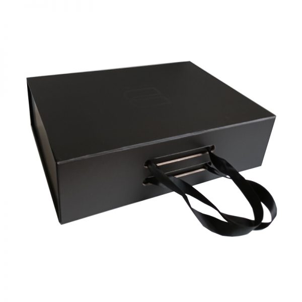 Garment packaging box